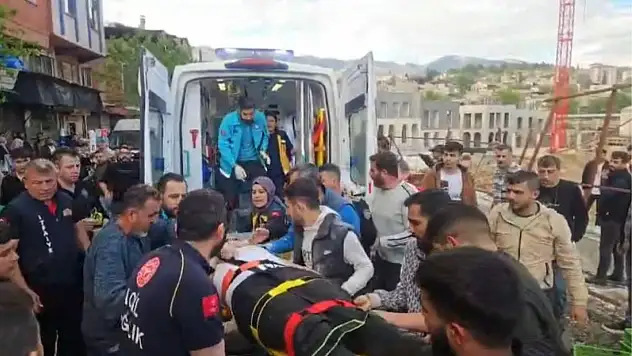 Kahramanmaraş'ta çöken yol ile istinat duvarı arasında kalan çocuk yaralandı!