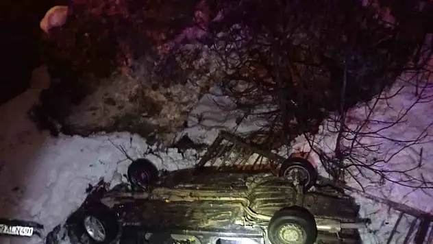 Kontrolden çıkan otomobil köprüden düştü