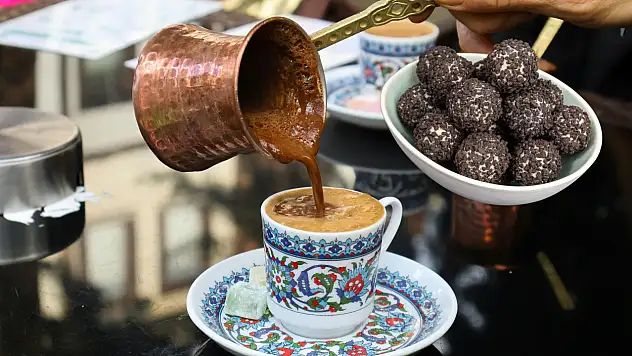 Kahvenin yanına en çok yakışan pratik tatlı: Az malzemeyle hazırlanıyor!