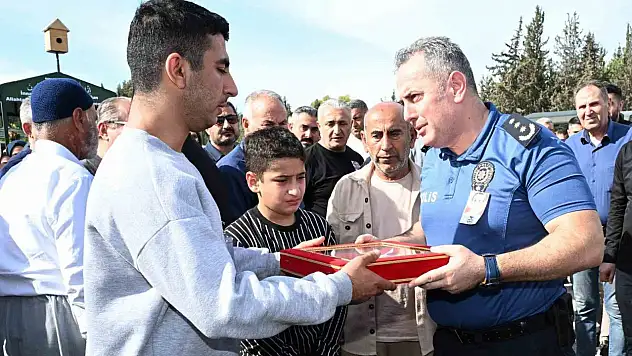 Kalp krizi geçiren polis memuru son yolculuğuna uğurlandı