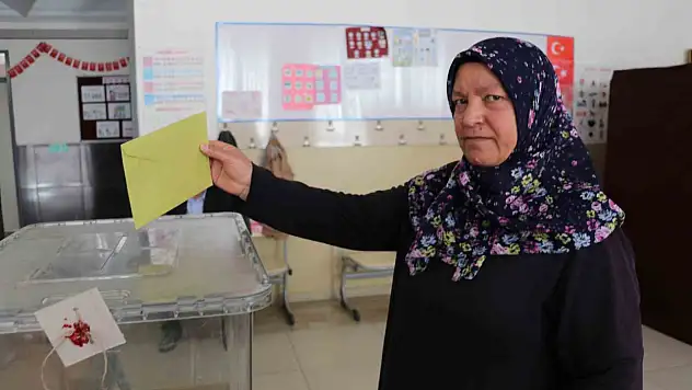 Kalp krizi geçirerek hayatını kaybetmişti, yeni muhtarı seçmek için sandık kuruldu!