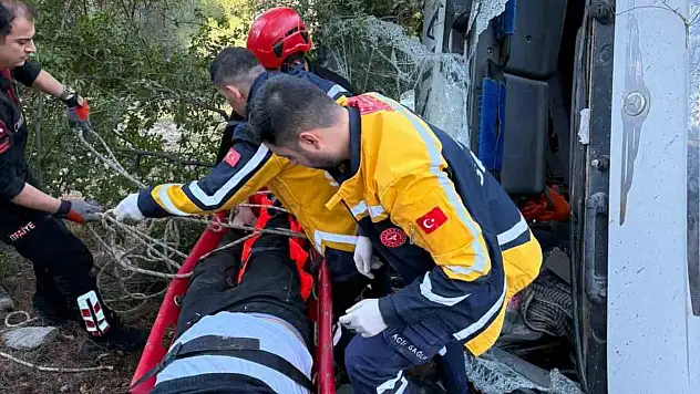 Kahramanmaraş'ta kamyon uçuruma yuvarlandı