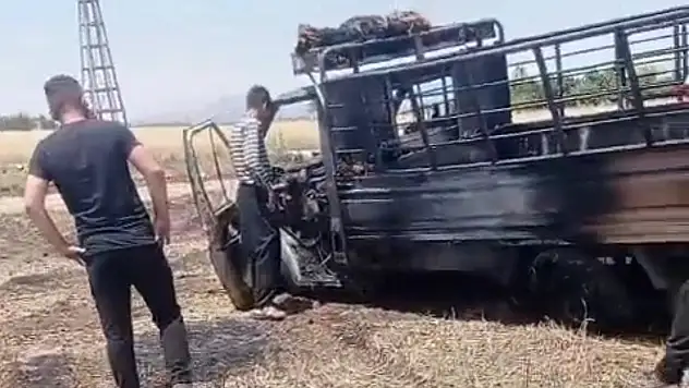 Yanan kamyonet kullanılamaz hale geldi