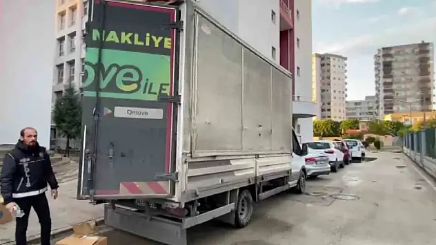 Adana'da milyonlarca adet makaron yakalandı!