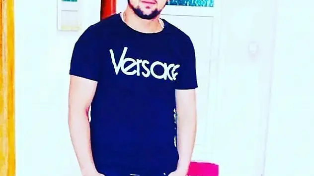 Kamyonetin arkasından düşen genç hayatını kaybetti