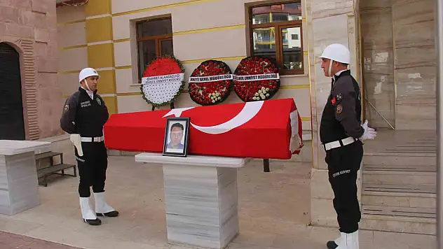 Kansere yenik düşen polis memuru, Sivas'ta toprağa verildi