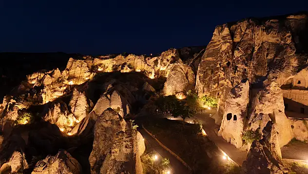 Kapadokya'nın büyüsü geceye taşındı