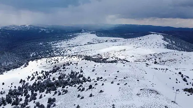 Yozgat'ta 2 bin 77 rakımda büyüleyen kar manzarası