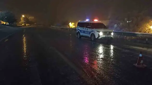 Kar ve tipinin ardından kara yolları trafiğe kapatıldı