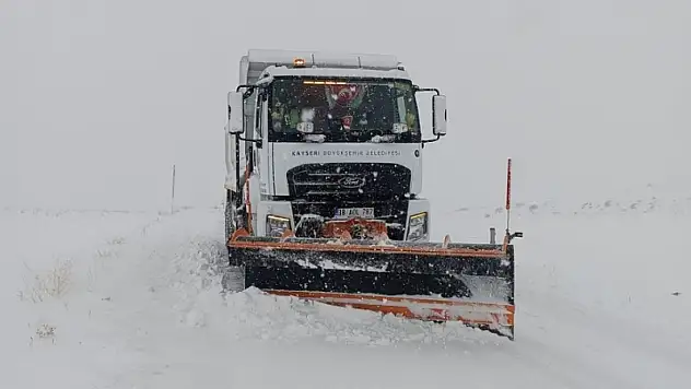 Kar Yahyalı'da etkisini artırdı, belediye ve ekipler sahada