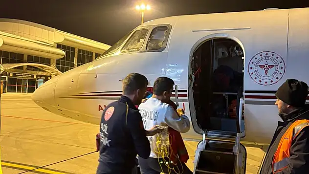 Karaciğer yetmezliği gelişen çocuk uçak ambulansla Ankara'ya sevk edildi