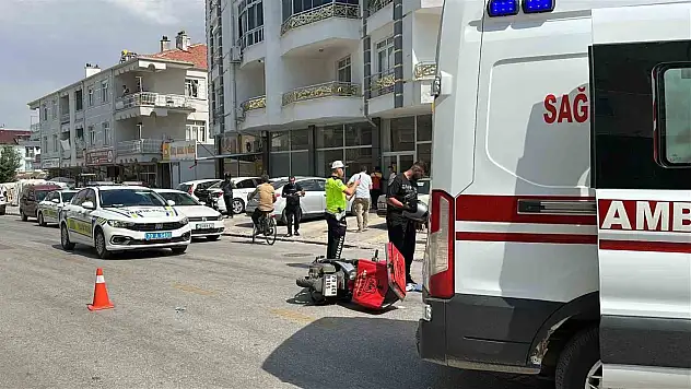 Karaman'da otomobille motokurye çarpıştı!