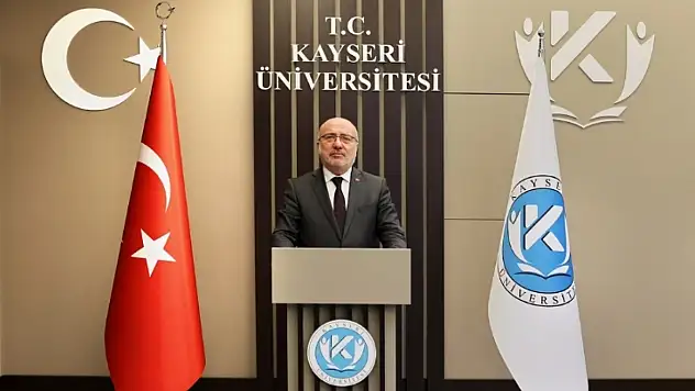Karamustafa'dan gençlere mesaj: 'Geleceğe umutla yürüyün'