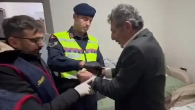 Başkasının kimliğini kullanarak 22 yıl boyunca kaçtı