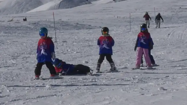 Karlı ve buzlu yollarda yürümenin püf noktaları!