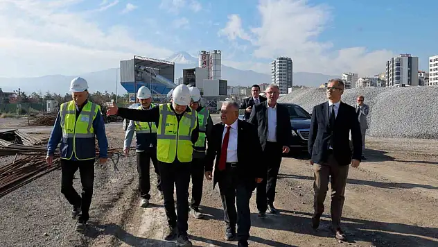 Başkan Büyükkılıç'tan Kartal Kavşağı Şantiyesine sabah ziyareti!