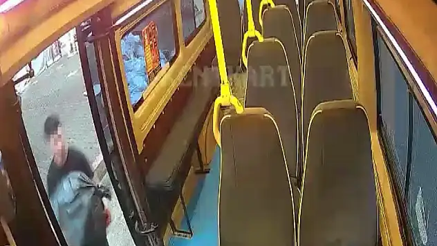 Kaskını çıkarınca yakayı ele verdi