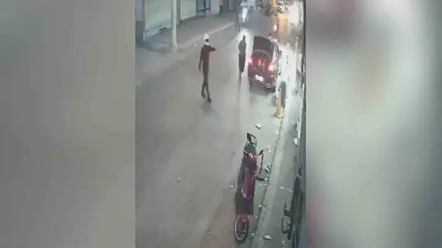 İş yerine tabancayla ateş açıldı: Polis şüphelinin peşinde...