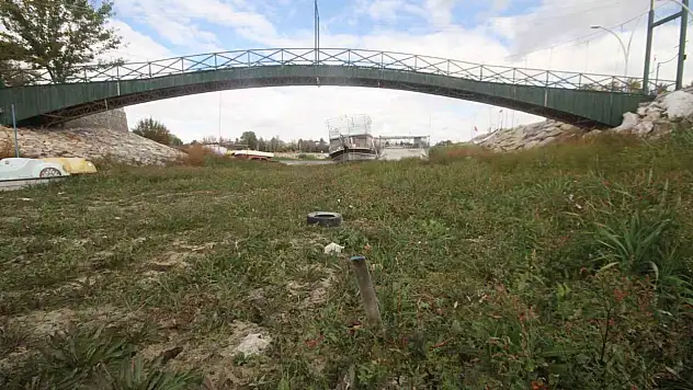 Göl kurudu, şimdi yürüyüş yapılıyor