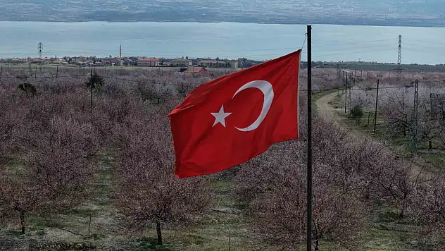 Kayısı bahçeleri beyaza büründü işte o görüntüler!