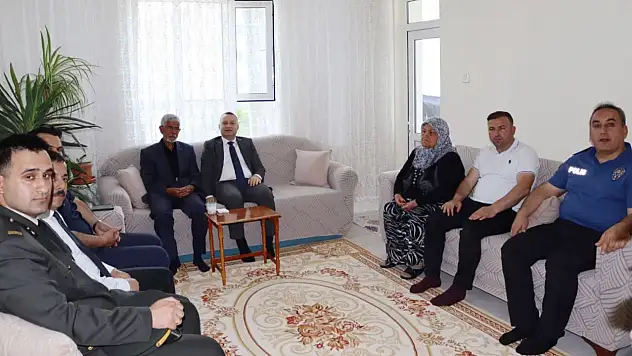 Kaymakam Erdem'den şehit babasına Babalar Günü ziyareti
