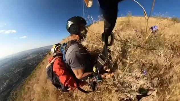 Kayseri Ali Dağı'nda paraşüt kazası: Pilot zorunlu iniş yaptı