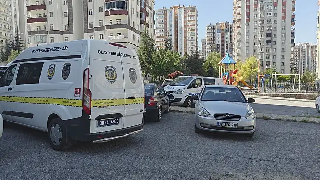 Kayseri bina görevlisinin hayatını kaybettiği anlar kameralara yansıdı!