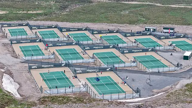 Kayseri Büyükşehir Belediyesinin yatırımlarıyla Erciyes kapılarını Dünya Tenis Turu'na açtı