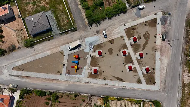 Kayseri Büyükşehir'den Çevril'e akıllı sulamalı, LED aydınlatmalı park...