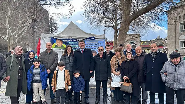 Kayseri Cumhuriyet Meydanı'nda SMA ve DMD hastası çocuklar için bir araya geldiler