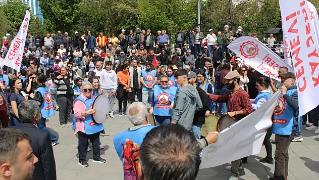 Kayseri'de 1 Mayıs coşkusu: Halaylar çekildi marşlar okundu!
