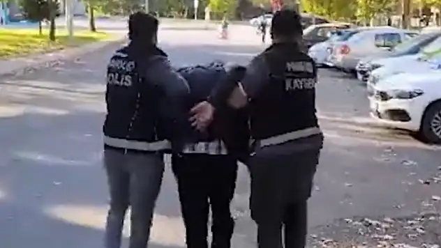 Kayseri'de 12 hapis cezası bulunan uyuşturucu taciri saklandığı adreste yakalandı!