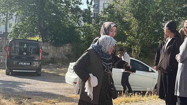 Kayseri'de 12 katlı binada korkutan yangın!