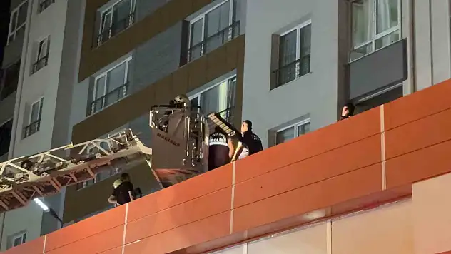 Kayseri'de 13. katta yangın çıktı: Balkondan düşen ev sahibi hayatını kaybetti