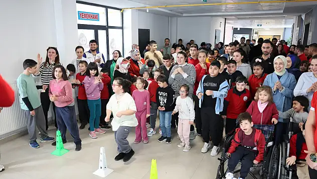 Kayseri'de 150 down sendromlu öğrenciyle renkli etkinlik