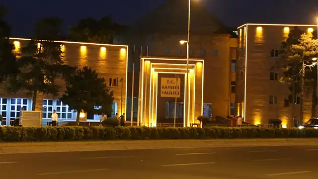 Kayseri'de 18 yıl önce valilik yapan o isim yeniden kente geldi!