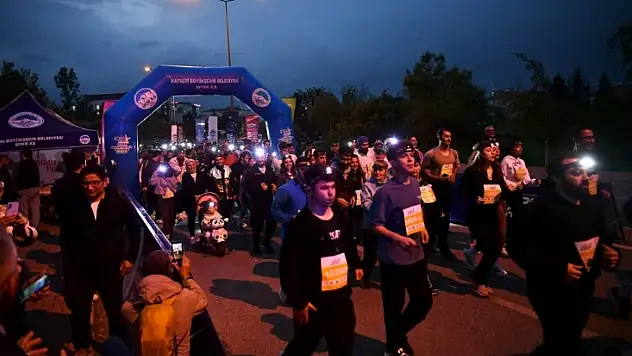 Kayseri'de 19 Mayıs coşkusu gece koşusuyla zirveye çıktı