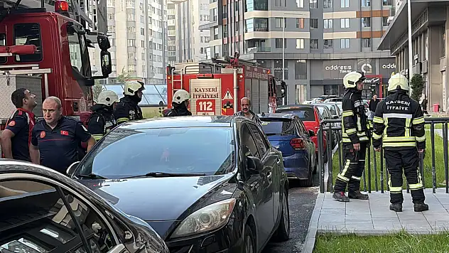 Kayseri'de 20 katlı binada büyük panik! Herkes kendini sokağa attı