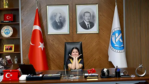 Kayseri'de 23 Nisan coşkusu: KAYÜ'de Rektör koltuğuna 4. sınıf öğrencisi geçti…