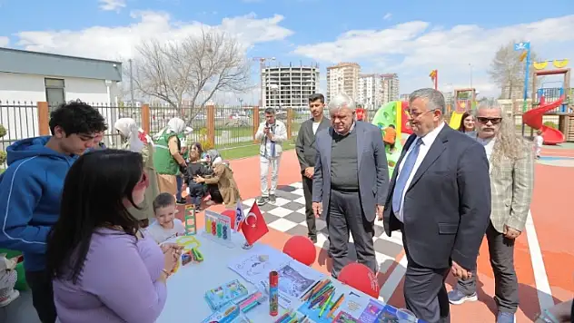 Kayseri'de 23 Nisan coşkusu kütüphaneye taşındı