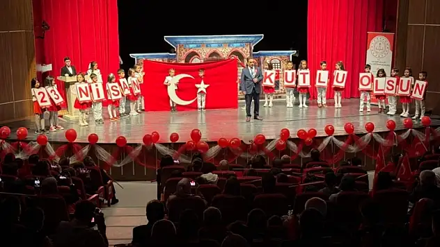 Kayseri'de 23 Nisan kutlamasında Coşkun Esen'den eğitim vurgusu
