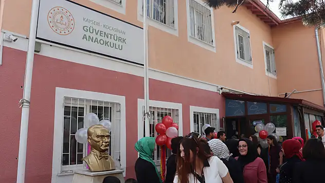 Kayseri'de 237 okulda 100 bin öğrenci eş zamanlı bayramlaştı!