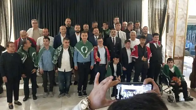 Kayseri'de 25 özel gence mehterli, halaylı asker uğurlaması!