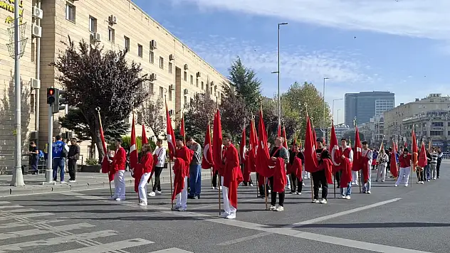 Kayseri'de 29 Ekim hazırlıkları başladı! Cumhuriyet Meydanı'nda renkli anlar