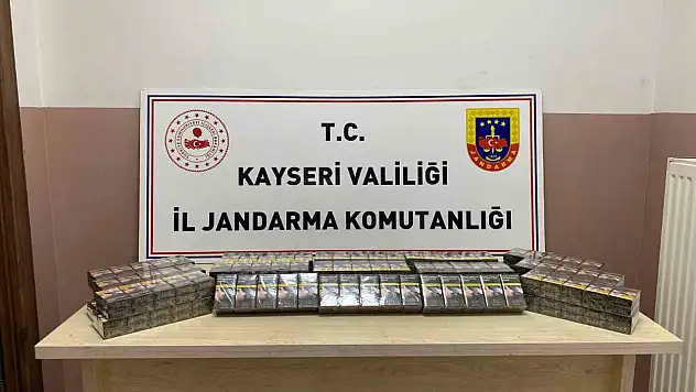 Kayseri'de 3 farklı tırdan yüzlerce paket kaçak sigara çıktı!