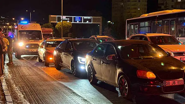 Kayseri'de zincirleme kaza: 3 otomobil...