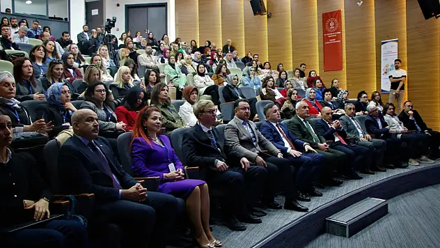 Kayseri'de 4 günlük STEM atölyesi öğretmenlerle buluştu