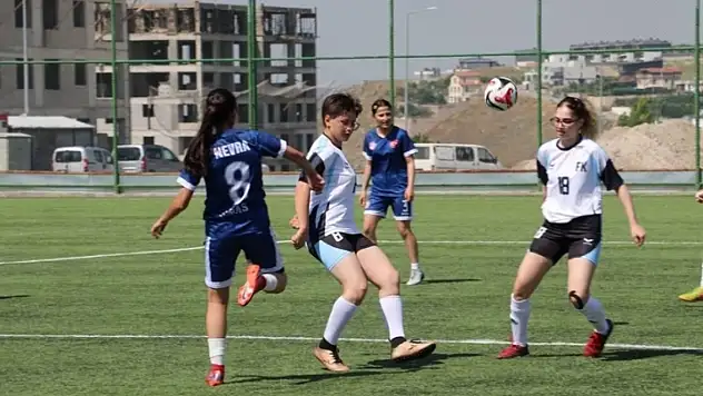 Kayseri'de 5x5 Futbol Gençlik Kupası Bölge Finali heyecanı başladı