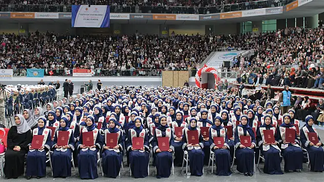 Kayseri'de 738 hafıza icazet töreni: Hayatını kaybeden Nurcan Dulkar unutulmadı