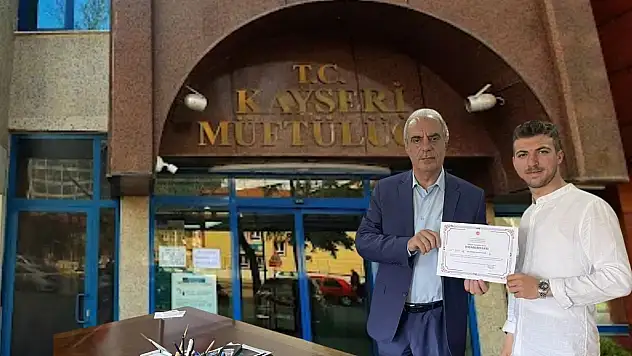Kayseri'de 8 aylık zorlu eğitimi tamamlayan hocaya özel belge!